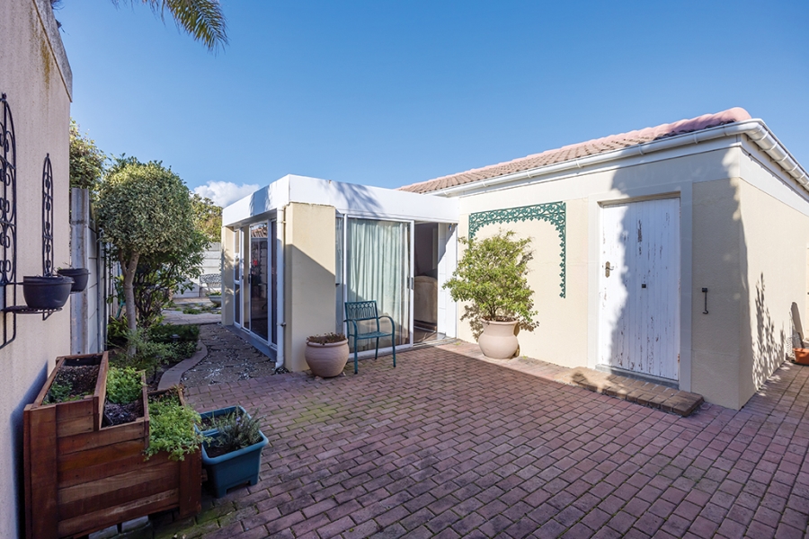 To Let 2 Bedroom Property for Rent in Sunningdale Western Cape